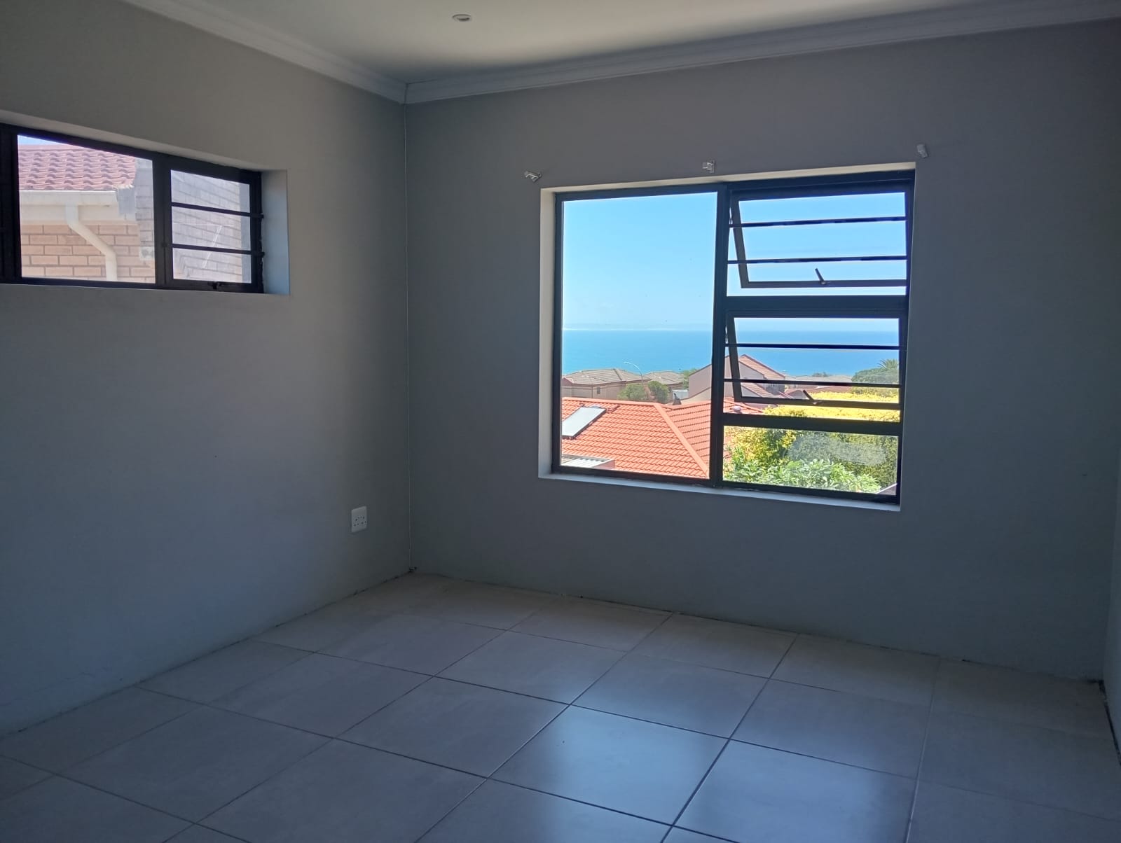 To Let 3 Bedroom Property for Rent in Wavecrest Eastern Cape